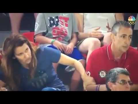 Реакция родителей во время выступления сына гимнаста