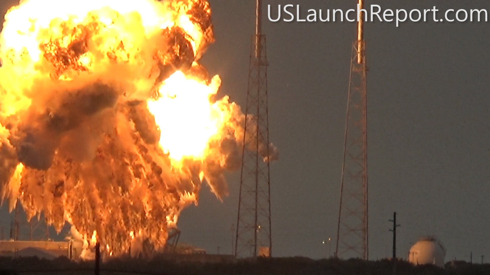Ракета-носитель Falcon 9 компании SpaceX взорвалась на стартовой площадке