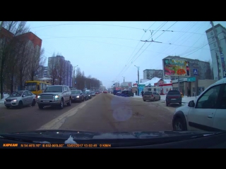 Водитель помог пешеходам